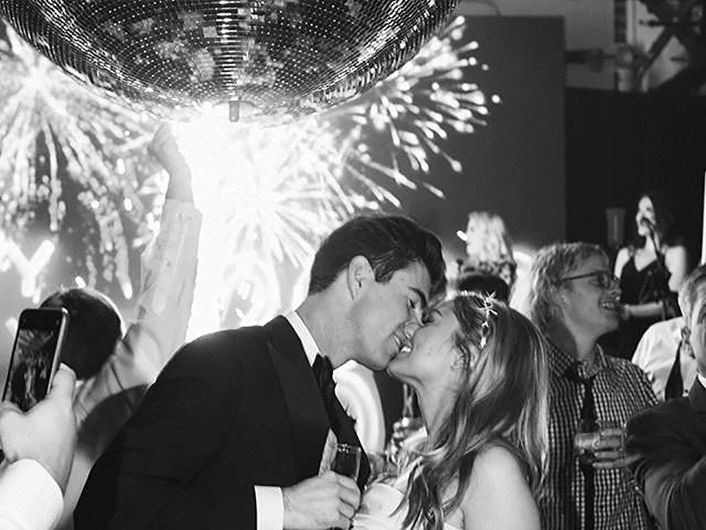 8 New Year’s Eve Party Decoration Ideas: What to Rent for NYE